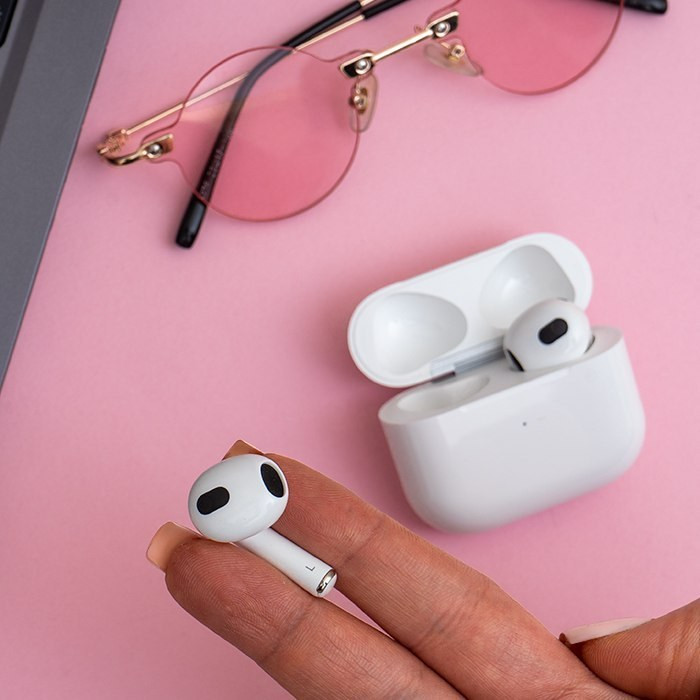 هندزفری بیسیم اپل مدل AirPods نسخه نویز کنسلینگ فعال